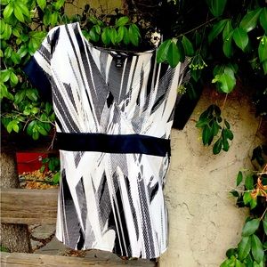 Black and white blouse Japanese style, casual, good condition, no flaws